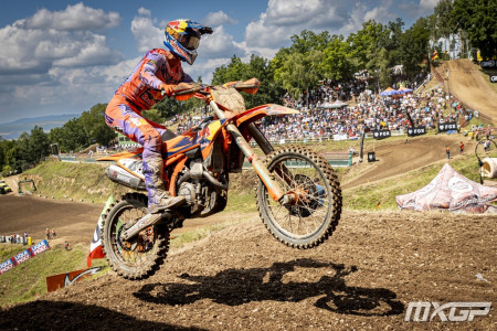 Andrea Adamo zvítězil v 1. jízdě FIM MX2 Švédska 